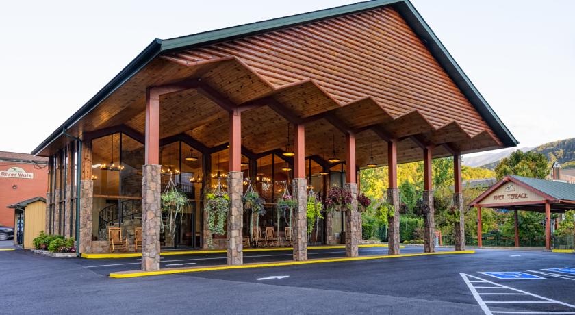 River Terrace Resort & Convention Center - 3 Night $149 Best Gatlinburg Water Park Vacation Package for Family- River Terrace Resort