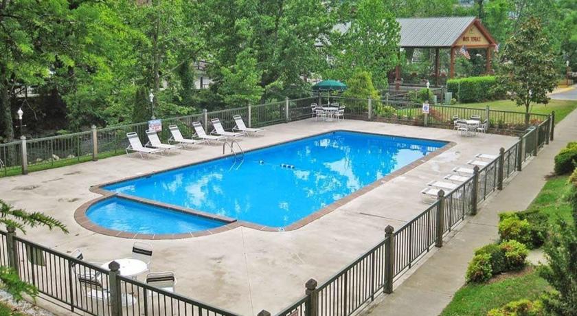 River Terrace Resort & Convention Center - 3 Night $149 Best Gatlinburg Water Park Vacation Package for Family- River Terrace Resort