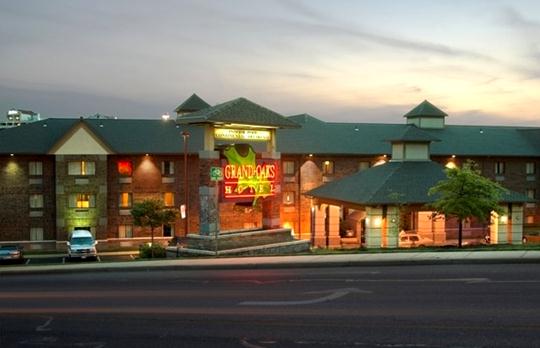 49 3 Nights At Grand Oaks In Branson Mo Hotel Plus 2 Legends Concert Tickets
