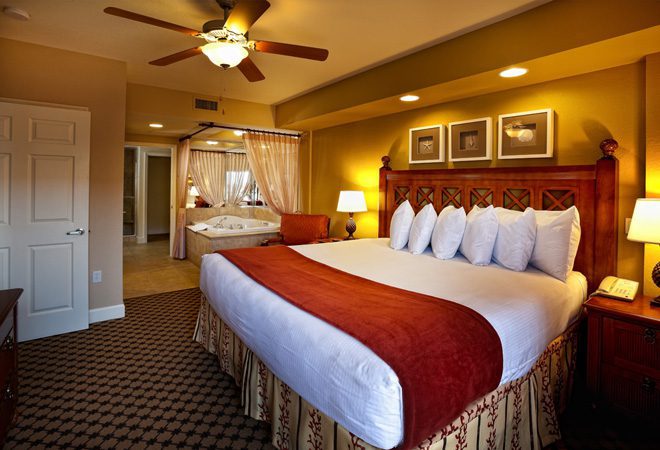 westgate lakes resort guest room featuring comfortable king bed