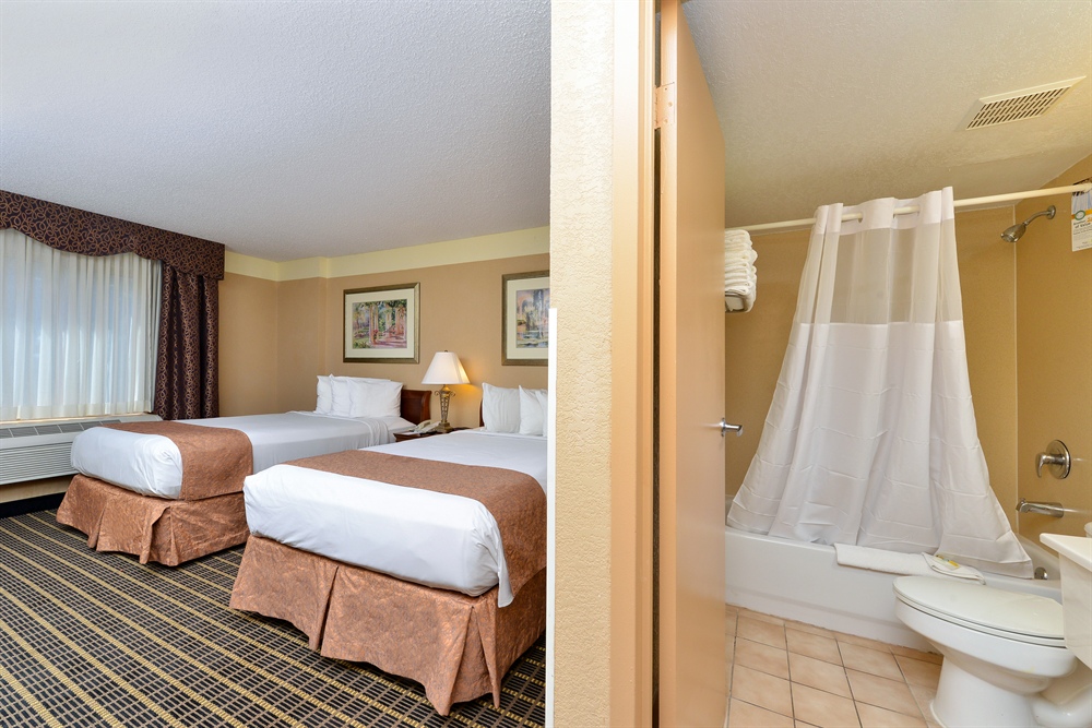 Quality Inn Royale Parc Suites - $399 – 3 Day/2 Night Resort Stay + 3 Disney Tickets = Family Disney Vacation!