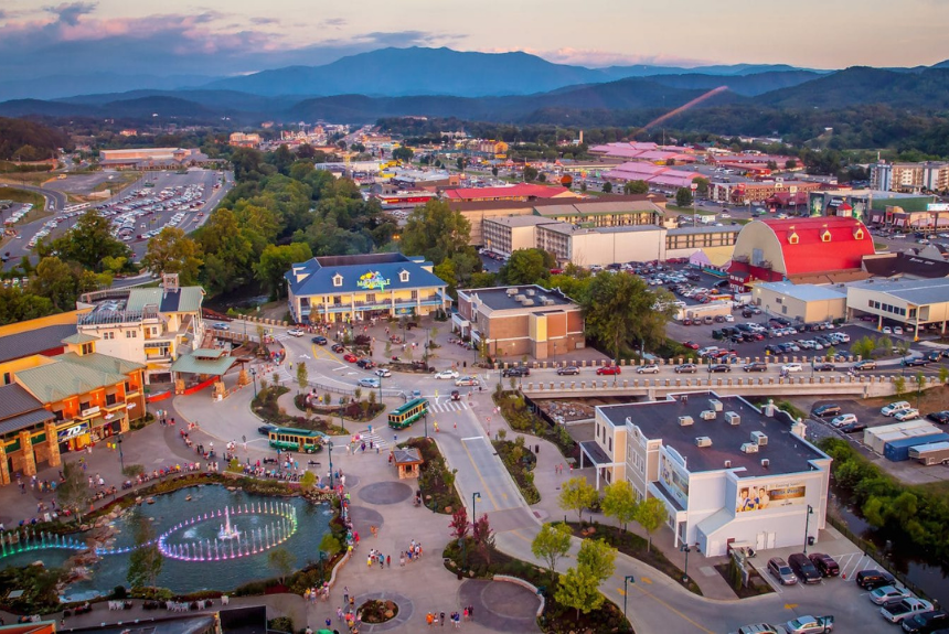 Country Cascades Waterpark Resort - 5-Day Pigeon Forge Waterpark Getaway + $100 VISA Gift Card
