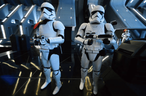 clone troops on Star Wars rise of the distance attraction 