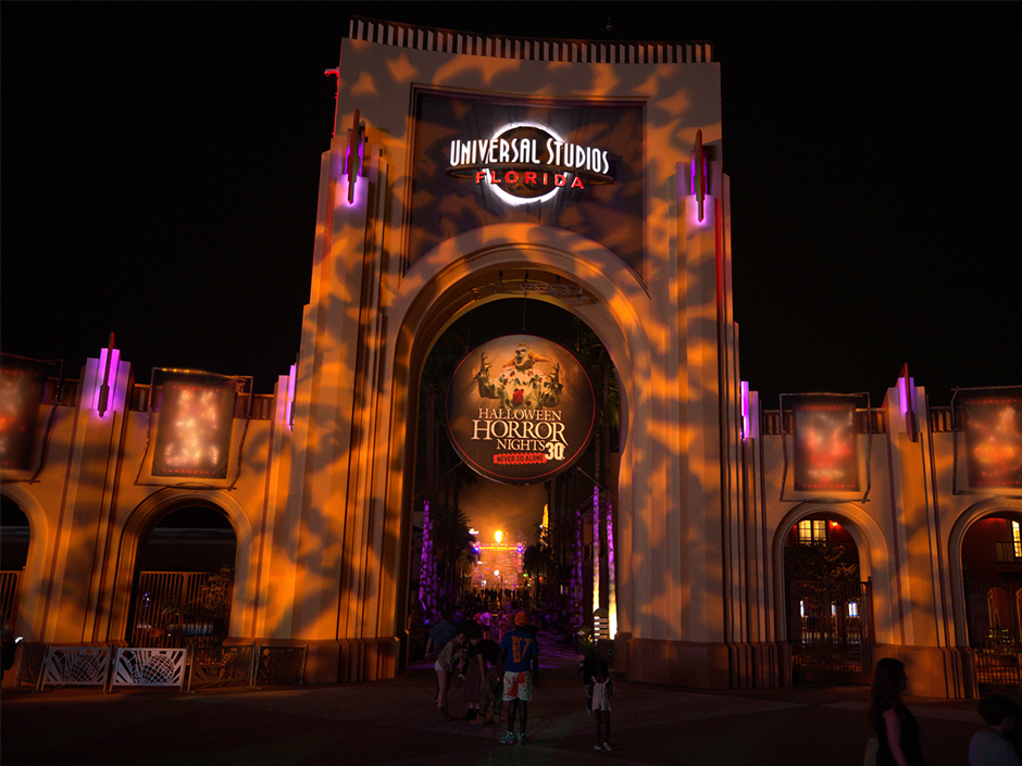 entrance of halloween horror nights